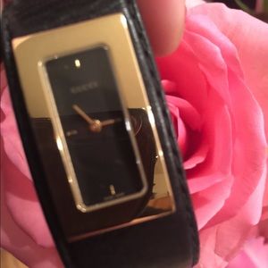 Gucci💋 Leather Band Watch/Bracelet